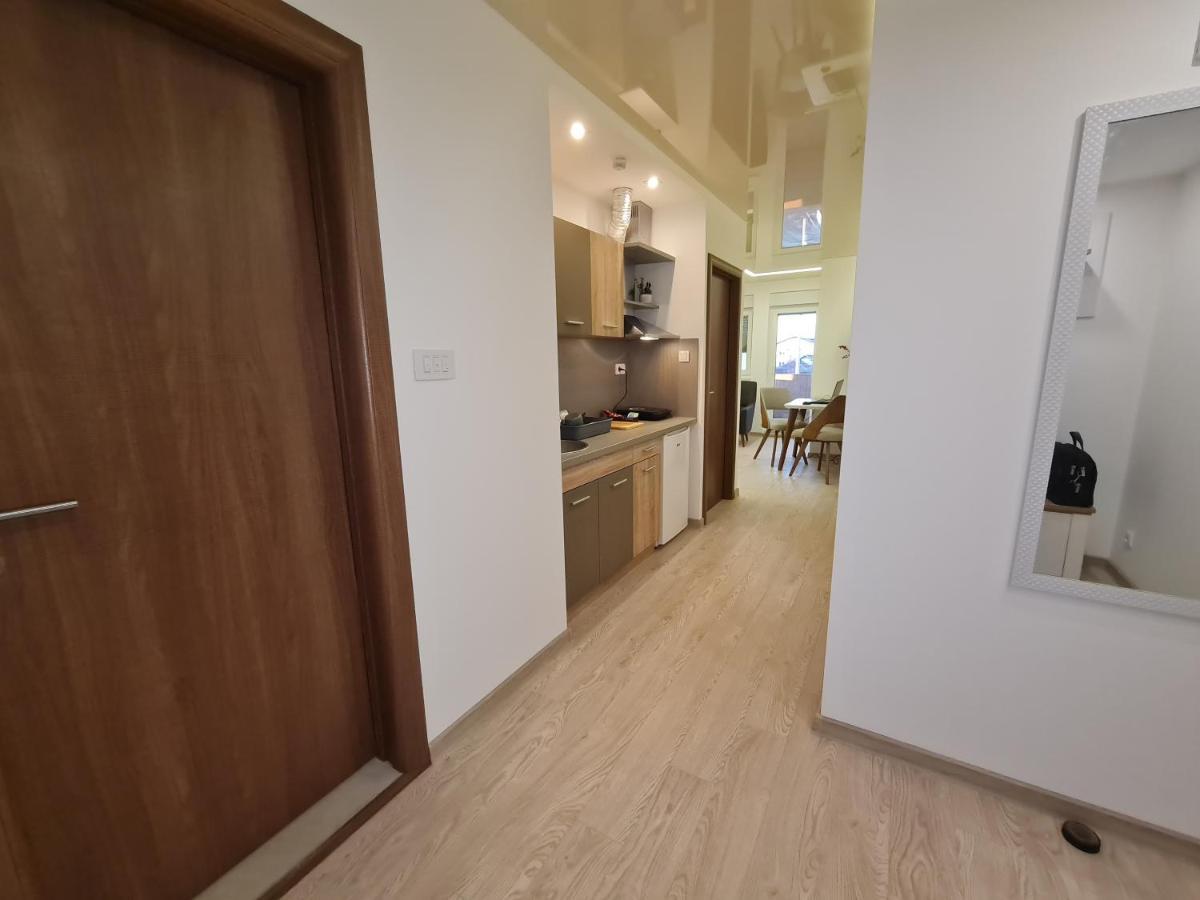 Airport Molko Apartments Surčin Exteriör bild